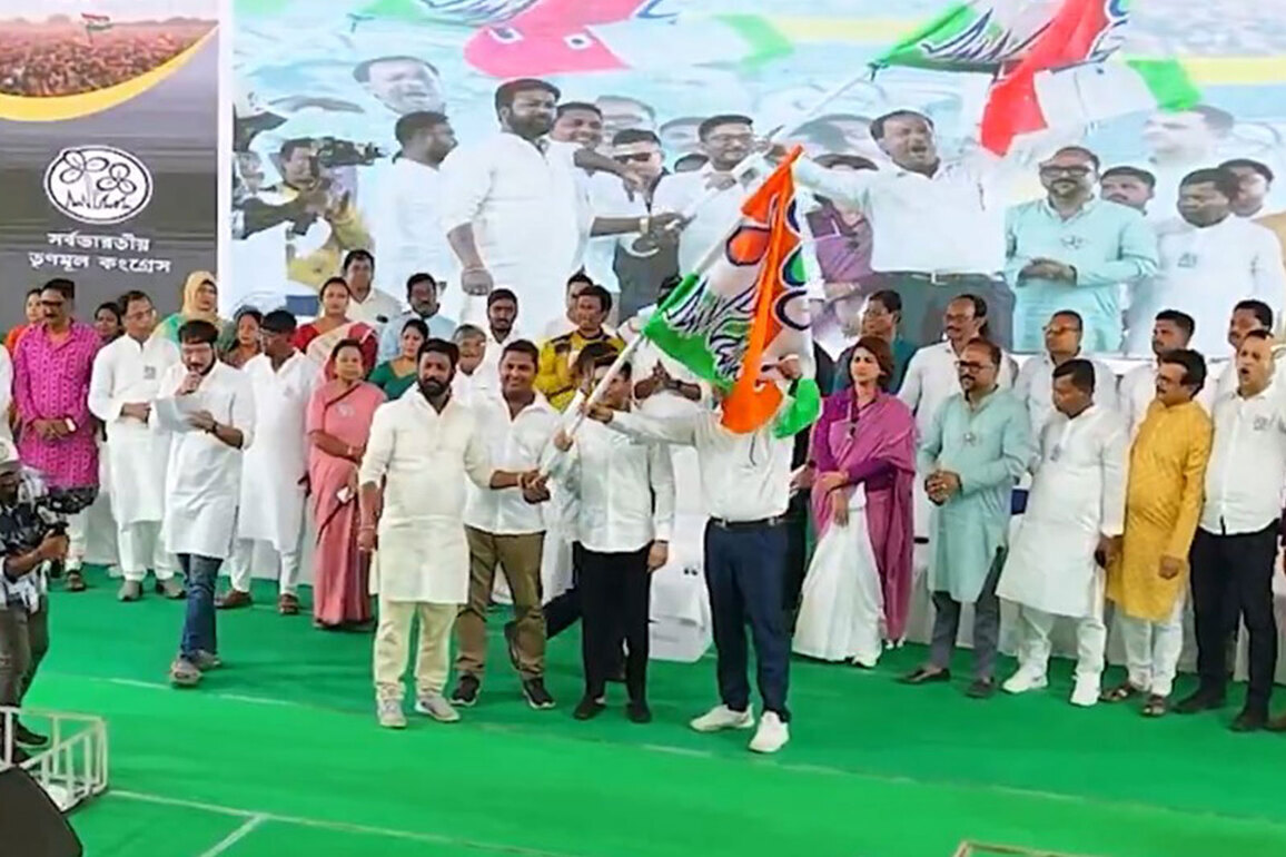 BJP Hooghly District VP Suresh Shaw joins TMC ahead of West Bengal Assembly polls
