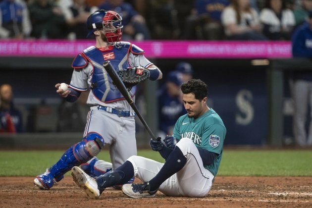 Rangers take care of M's, clinch playoff berth