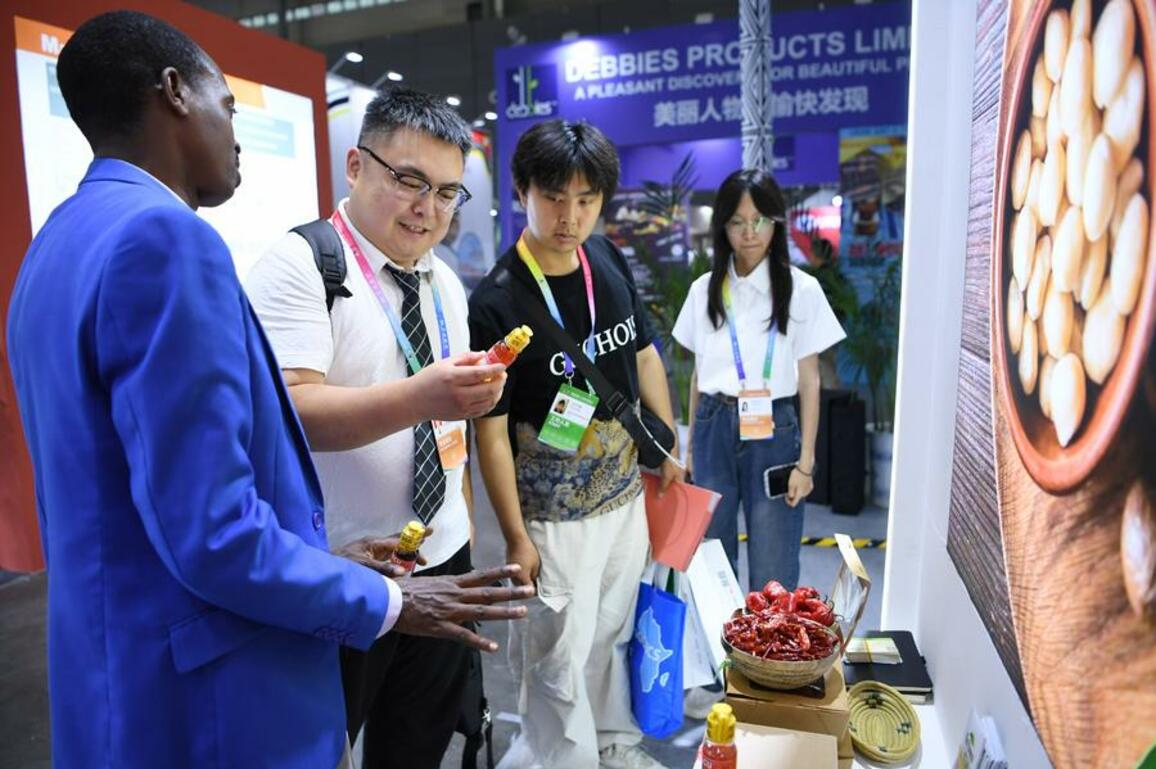 Interview: China's open policies benefit global trade, says Egyptian economist