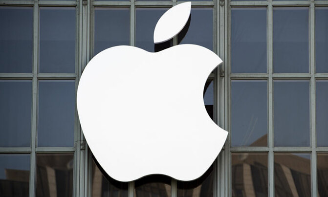 iPhone sales lift Apple to record quarter iPhone sales lift Apple to record quarter