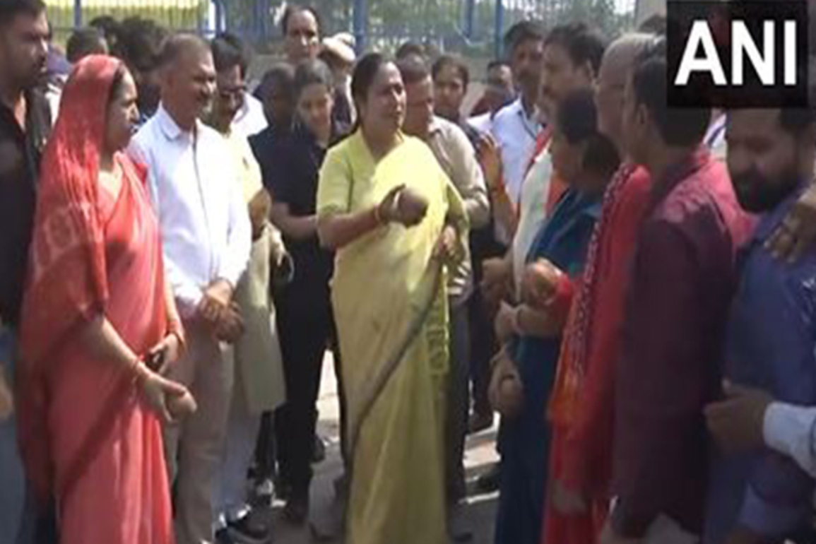 Delhi CM Rekha Gupta inaugurates construction work of Jan Sewa Camp in Haiderpur