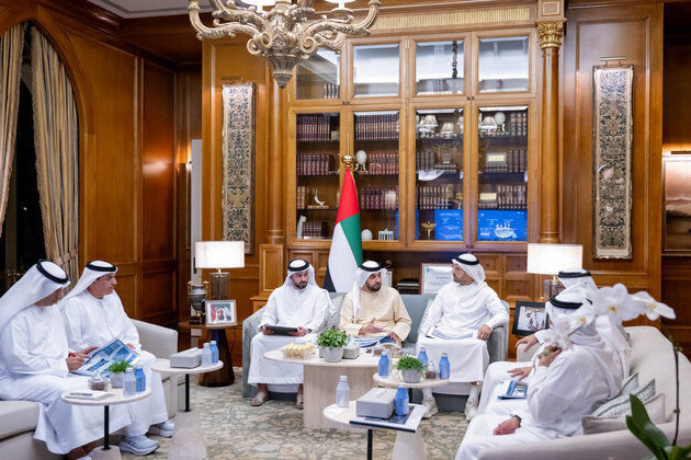 Hamdan bin Zayed receives DCT Abu Dhabi delegation, reviews Al Dhafra Region projects until 2030