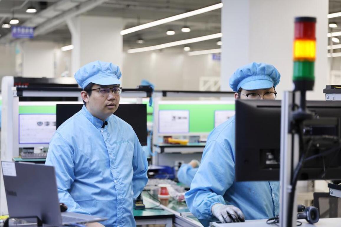 Electromagnetic engineering designer chases his expert ambition in Tianjin