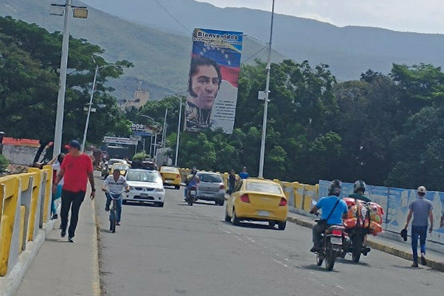 'Cross-border commuters': the women who risk the dangerous crossing between Venezuela and Colombia each day