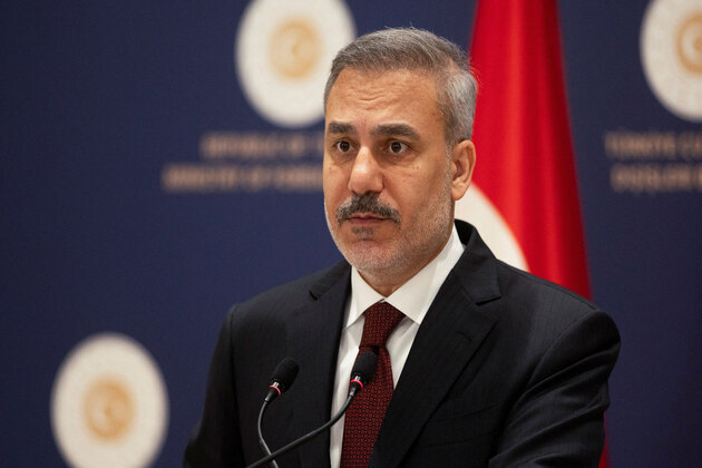 Turkiye to strengthen cooperation in defence industry with Bangladesh, says FM Hakan Fidan