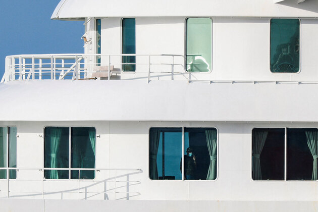 Spain: Hantavirus-hit cruise ship reaches Tenerife as WHO oversees passenger evacuation