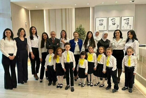 Sheikha Fatima receives Syrian children