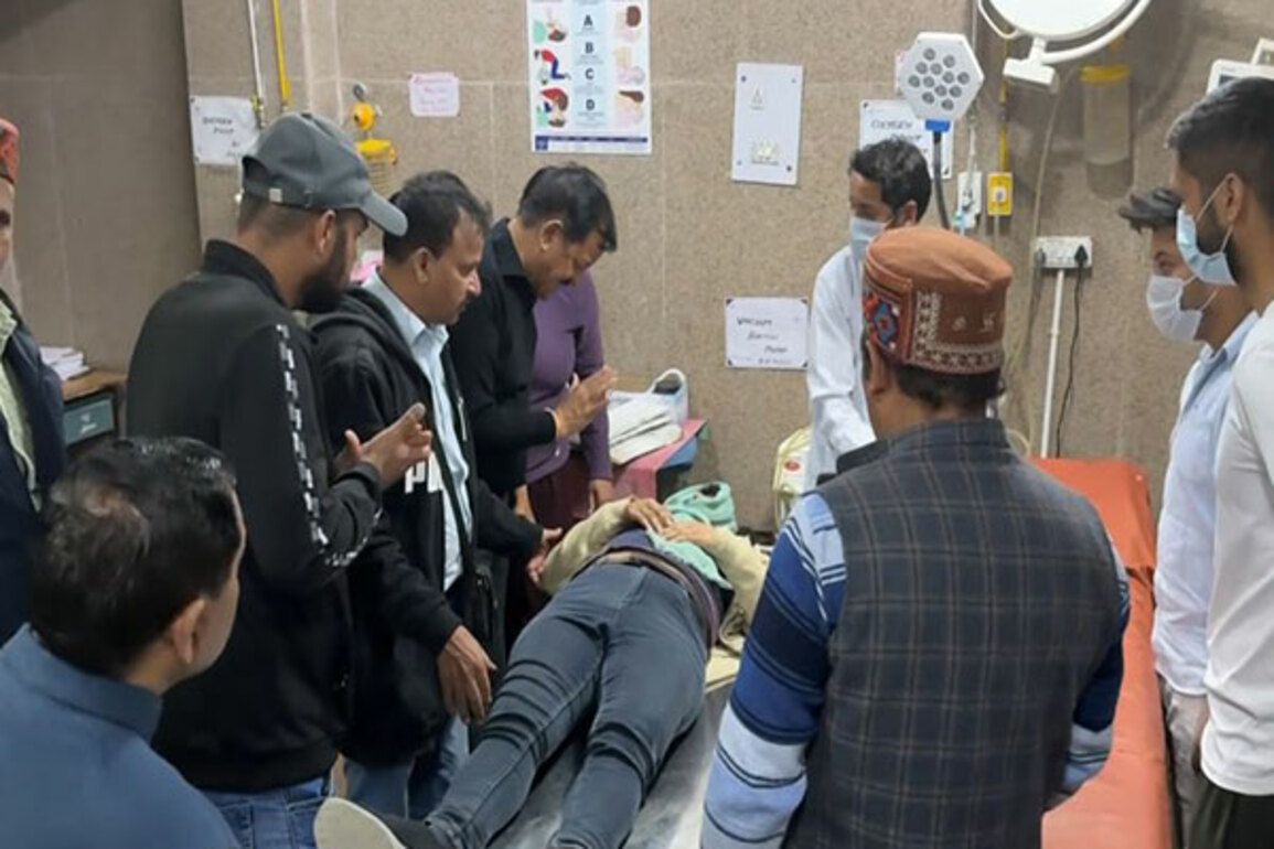 Himachal Pradesh: Falling tree kills 6, injures 6 in Manikaran