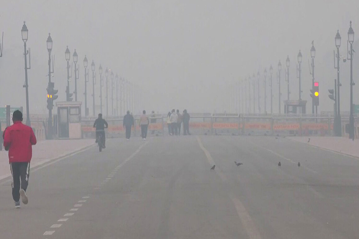 Delhi sees marginal AQI improvement to 273, remains in 'poor' category