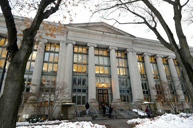 Legal Experts Say ICE&#039;s Foreign Student Directive Is Enforceable