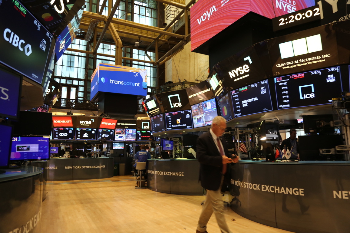 U.S.-NEW YORK-STOCKS-TUMBLE