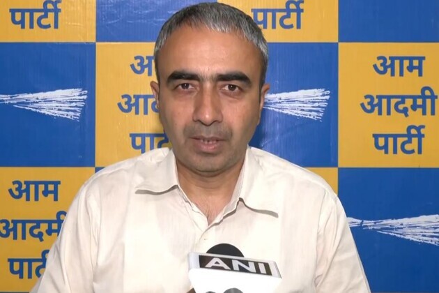 "Country confused whether to demand price reduction from Modi or Trump": AAP's Anurag Dhanda on LPG cylinder price hike