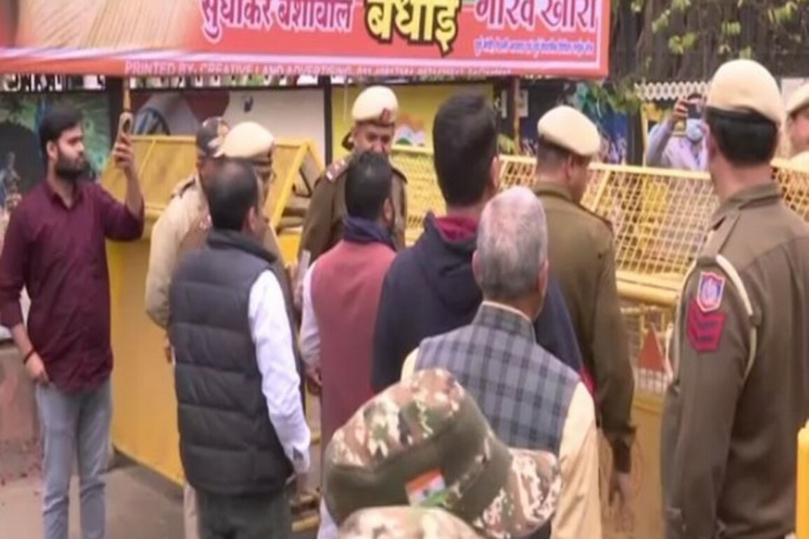 Delhi Assembly: AAP MLAs say not allowed to enter premises, stage protest; BJP decry "wrong" attitude
