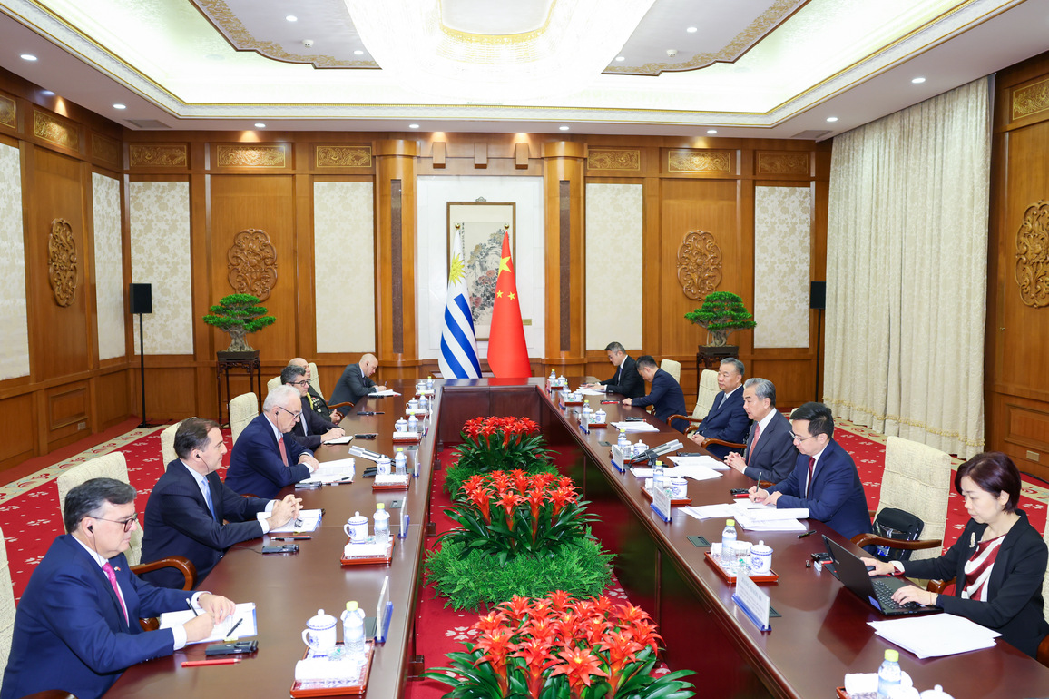 CHINA-BEIJING-WANG YI-URUGUAY-FM-MEETING (CN)