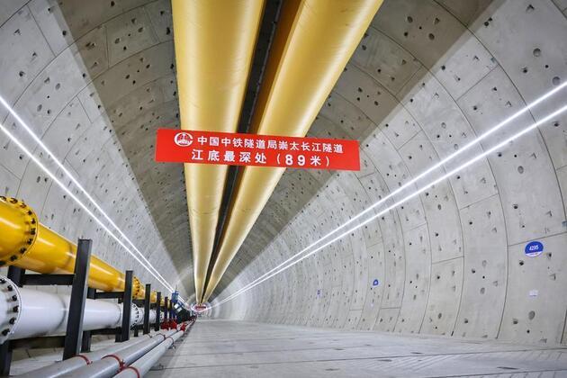 GLOBALink | China completes 11.18-kilometer underwater tunnel beneath the Yangtze River in E China