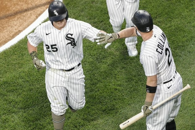 Andrew Vaughn homers as White Sox split twin bill with Royals