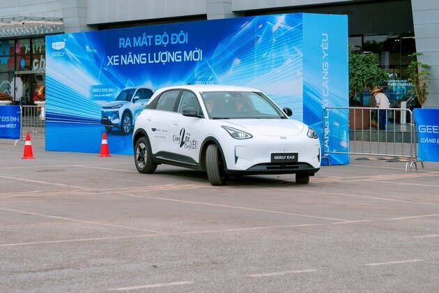 Chinese EV makers push into luxury space, threaten global brands