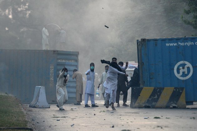 Anti-France Rally in Pakistan Turns Violent