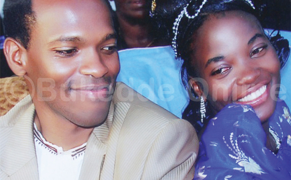 Musaasizi ne Nabbengo ku lunaku lwe baamwanjula mu bazadde be. Musaasizi ne Nabbengo ku lunaku lwe baamwanjula mu bazadde be.