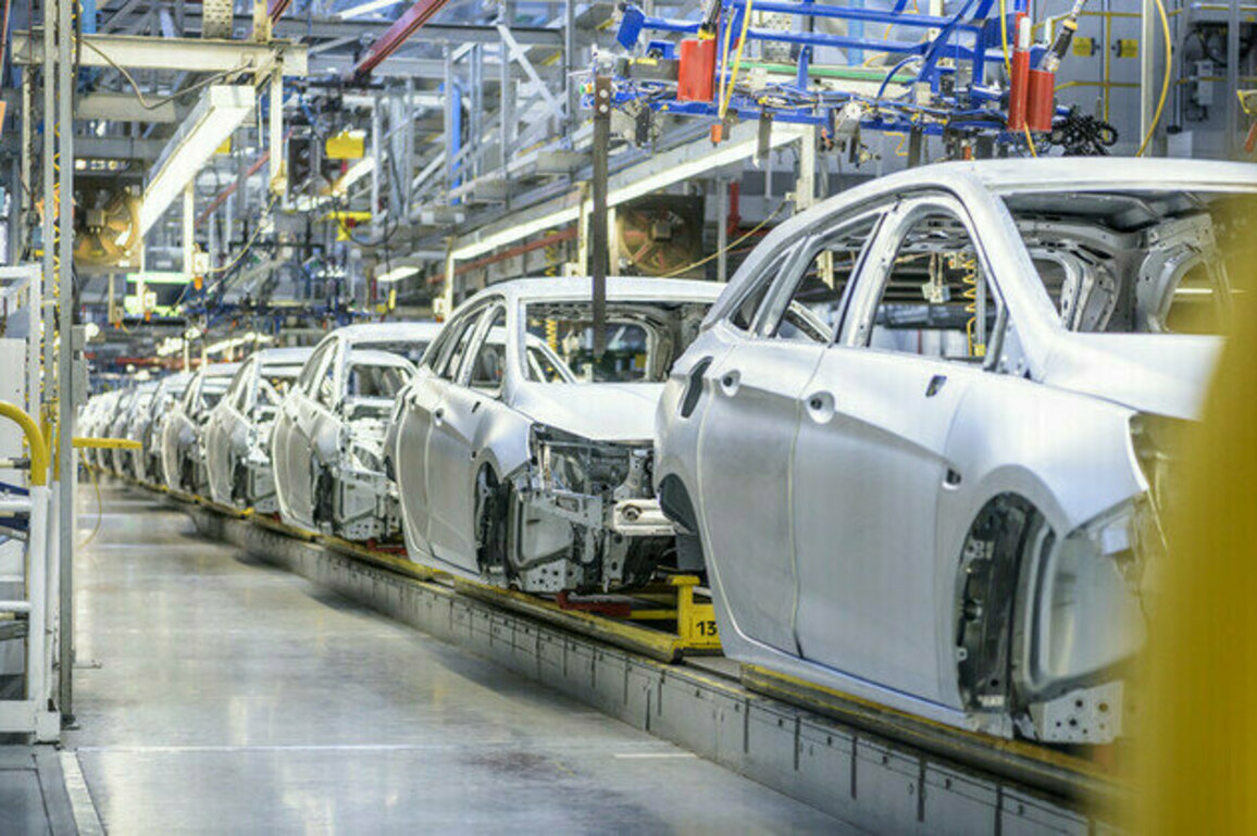Trump tariffs wipe out $12 billion from global carmakers  WSJ