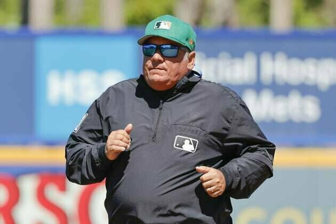 Umpire Hunter Wendelstedt hit in face by line drive, undergoing tests