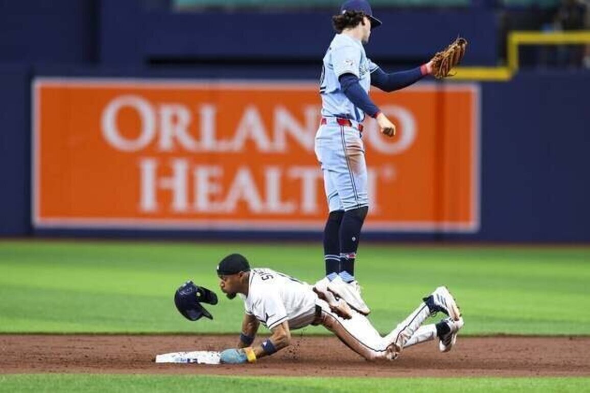 Rays win 11th game in 12 tries thanks to rally vs. Blue Jays