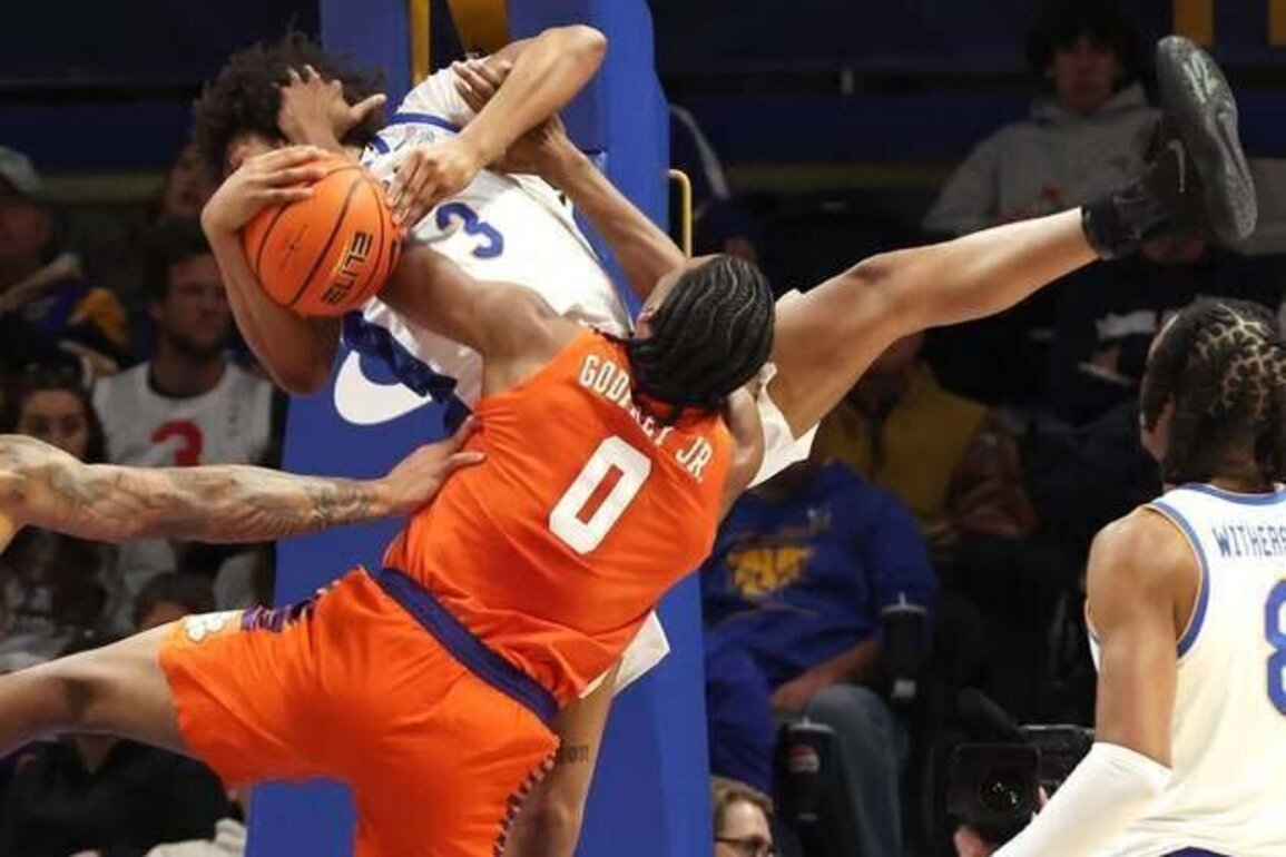 Clemson takes over down stretch to slip past Pitt