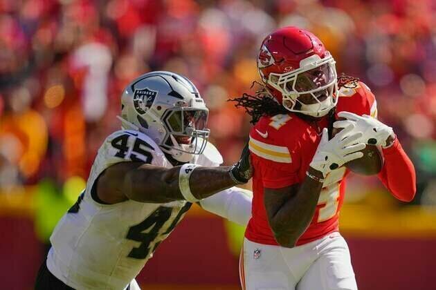 Chiefs hold Raiders to 95 total yards in 31-0 victory