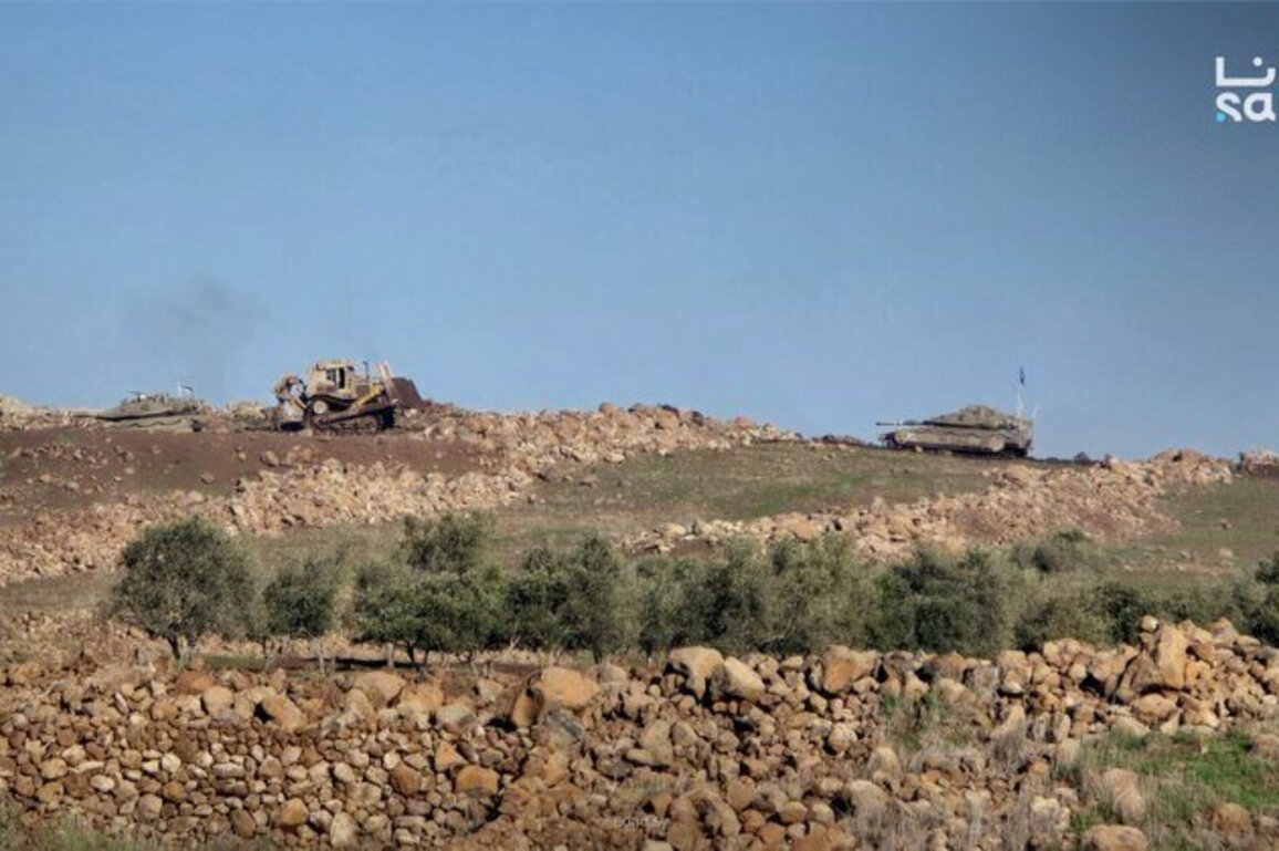 Israeli forces shell Tal al-Ahmar al-Sharqi in Southern Quneitra