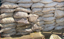 Quartzo estava ensacado em 25 contêineres no Porto de Santos