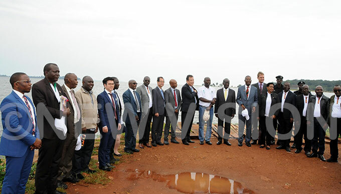   ekandi takes a photo with guests at utoboka landing site on the shores of ake ictoria