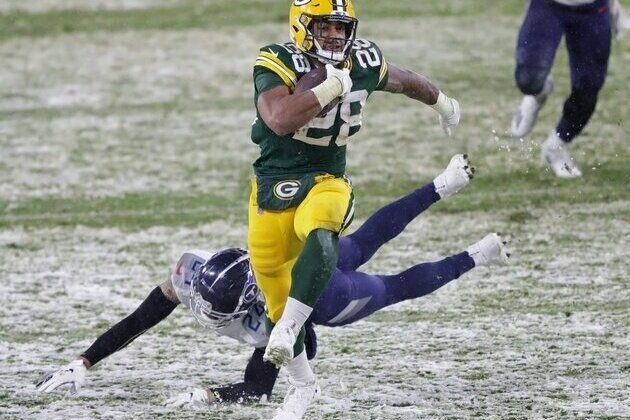 Reports: Eagles sign RB AJ Dillon to 1-year deal