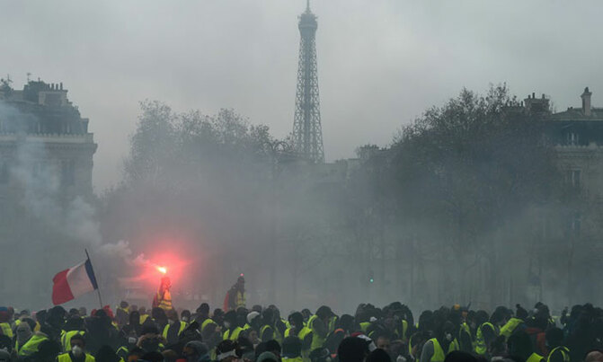 Macron retreats on fuel tax hikes in bid to calm French protests Macron retreats on fuel tax hikes in bid to calm French protests