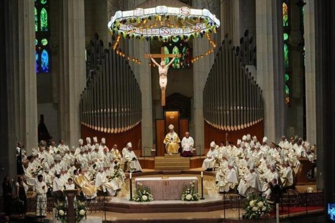 Pope blesses Barcelona's Sagrada Familias Jesus Christ tower