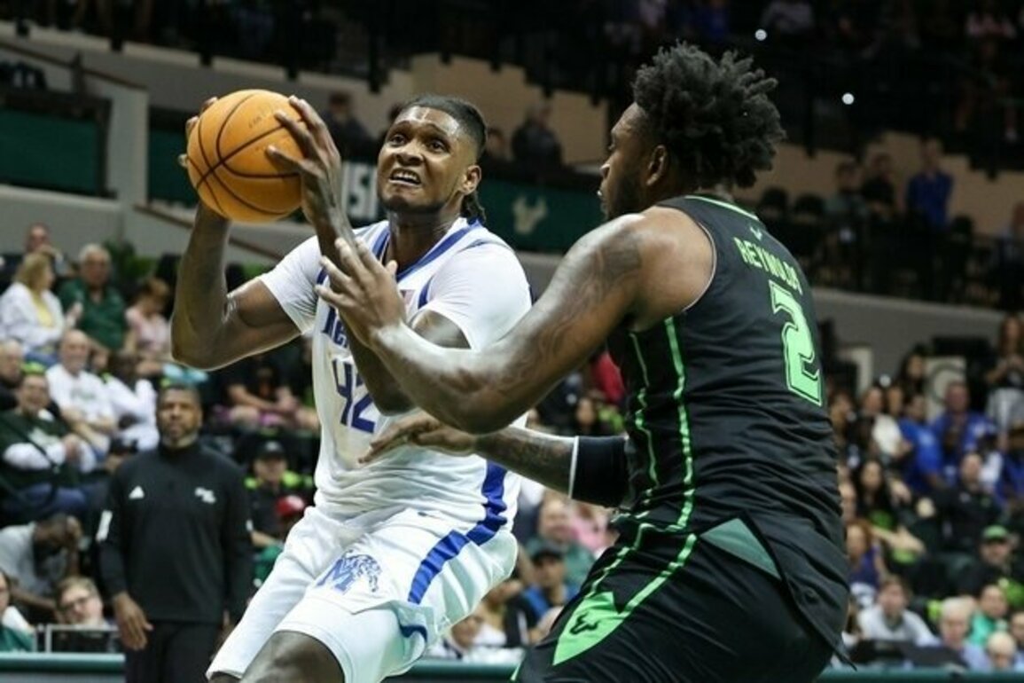 No. 14 Memphis overcomes poor shooting to beat South Florida