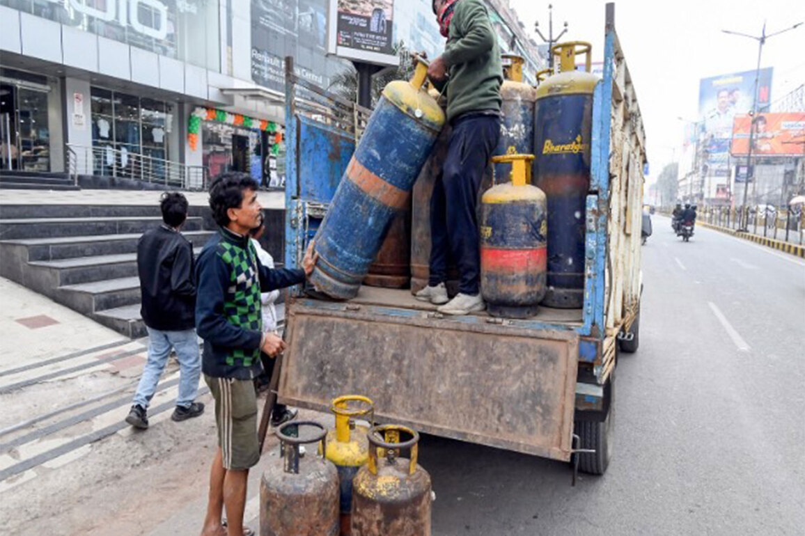No shortage of LPG, petrol and diesel; witnessed 95% online LPG bookings: MoPNG