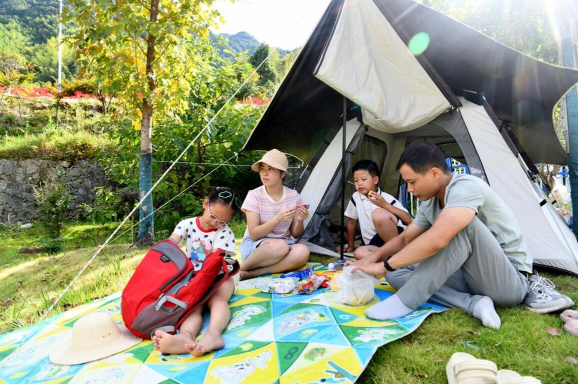 China's outdoor boom turns trails into green gold