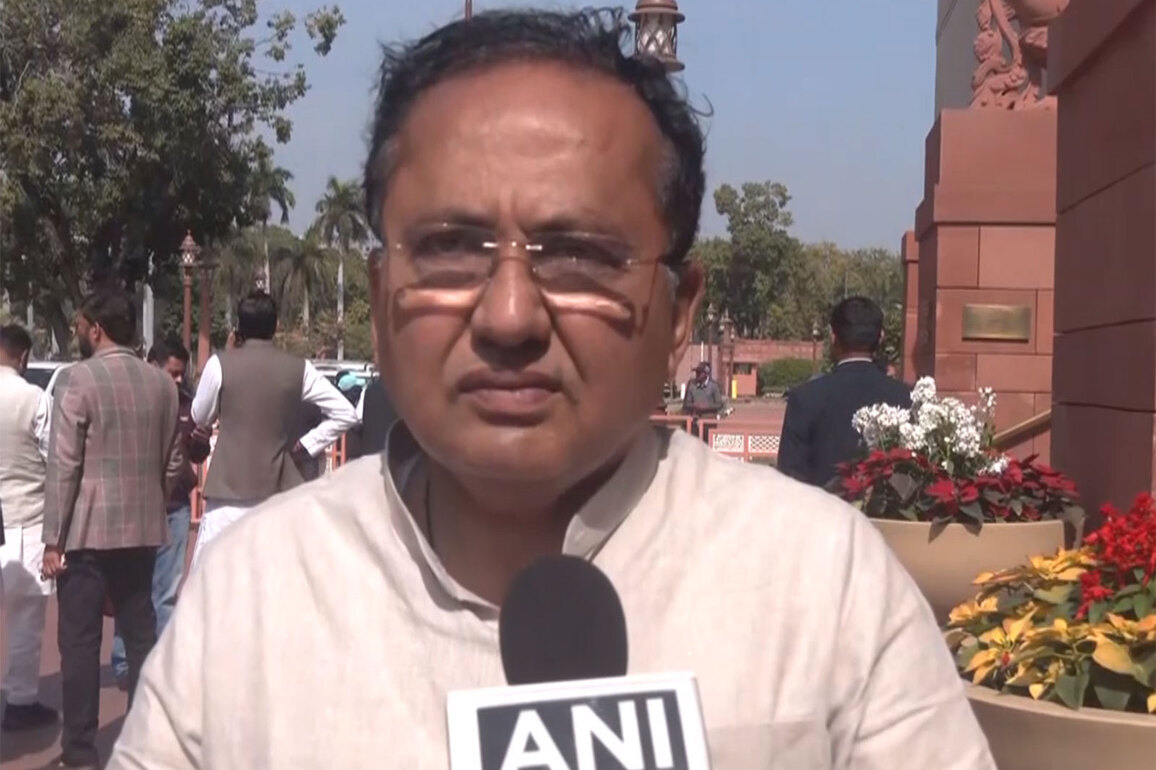 LoP runs away from Parliament: BJP MP Mukesh Dalal calls Rahul Gandhi 'Bhagedu neta'