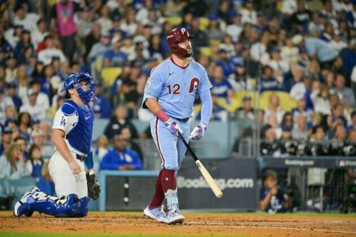 Top trio raking again, Phillies chase equalizer vs. Dodgers