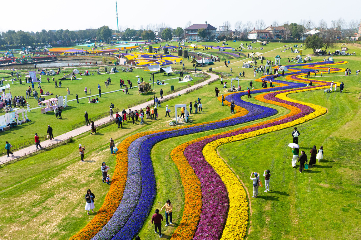 CHINA-SPRING SCENERY-TOURISTS (CN)