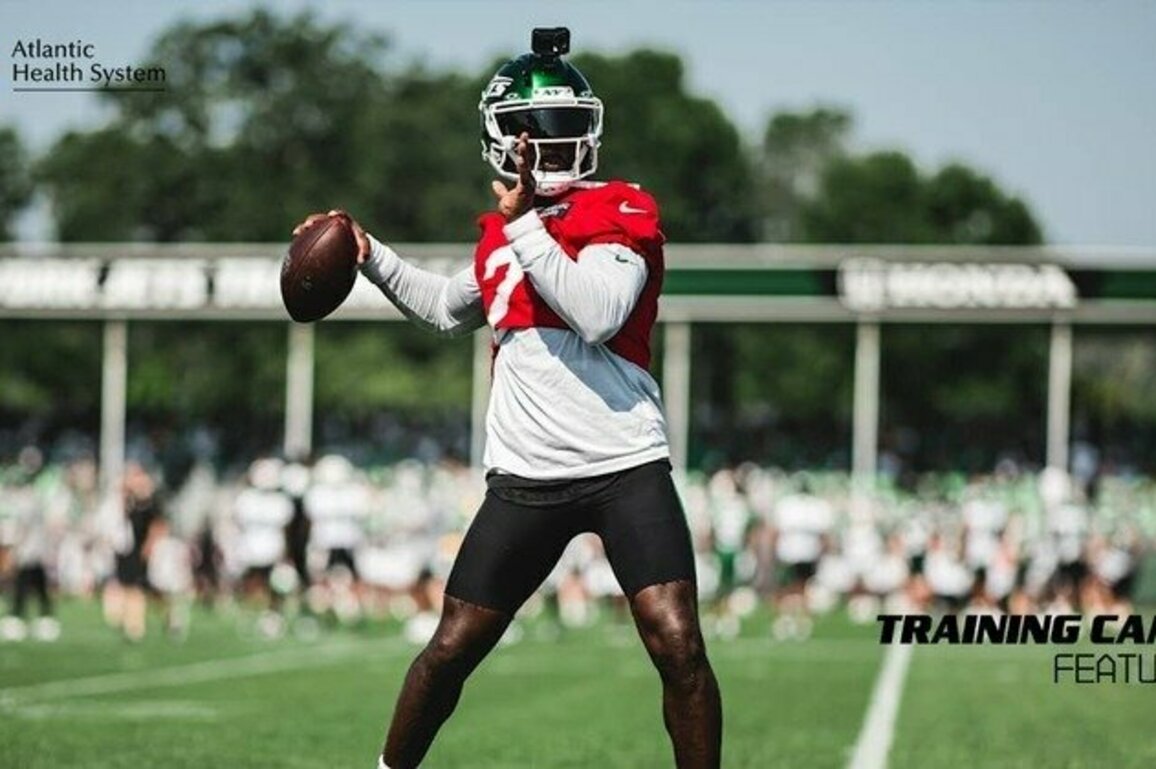 Tyrod Taylor on HC Aaron Glenn: 'He Gets Respect From Everyone'
