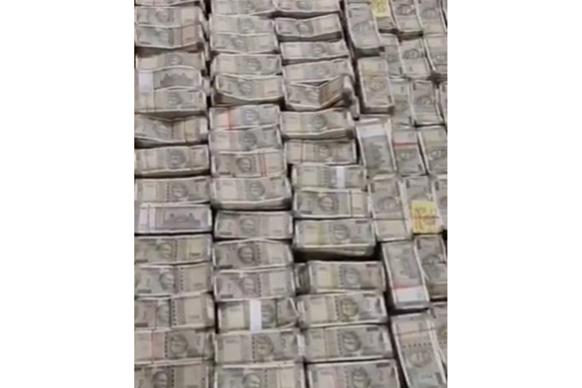 Odisha Vigilance unearths Rs 4 crore cash from mining department official's residence
