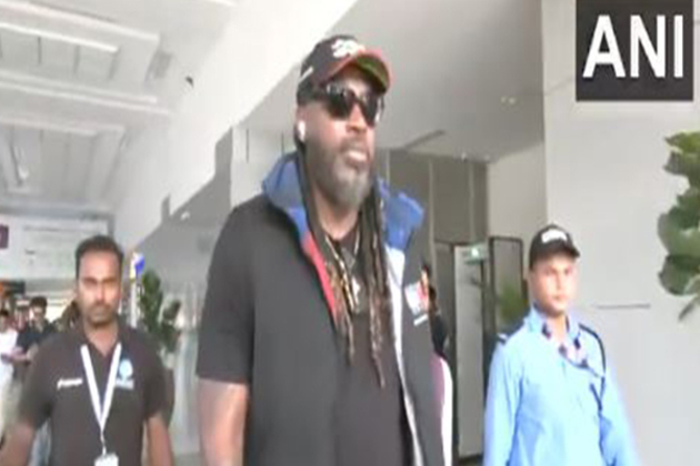 Chris Gayle arrives in Ahmedabad to watch RCB-PBKS IPL final