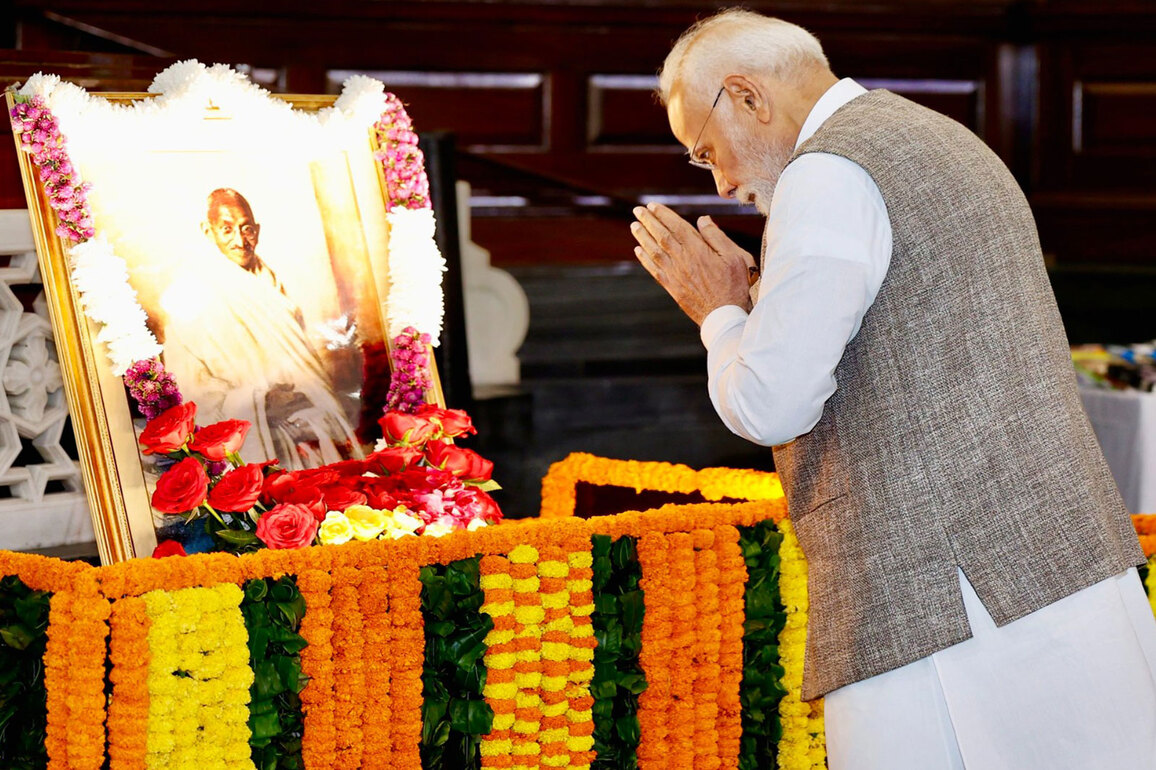 Delhi: PM Modi, VP Radhakrishnan attend prayer meeting on Mahatma Gandhi's birth anniversary