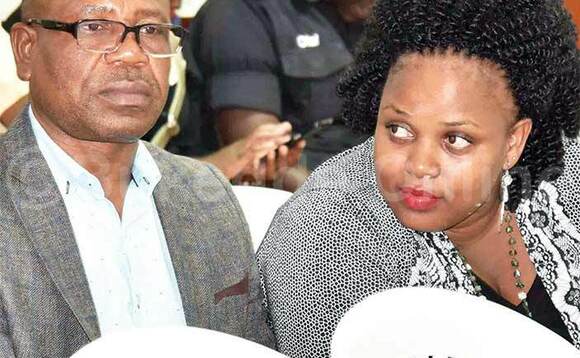 Simpson Birungi owa MOVIT ne Jovias Birungi mukyala we nga yaakatuuka mu kakiiko. Simpson Birungi owa MOVIT ne Jovias Birungi mukyala we nga yaakatuuka mu kakiiko.