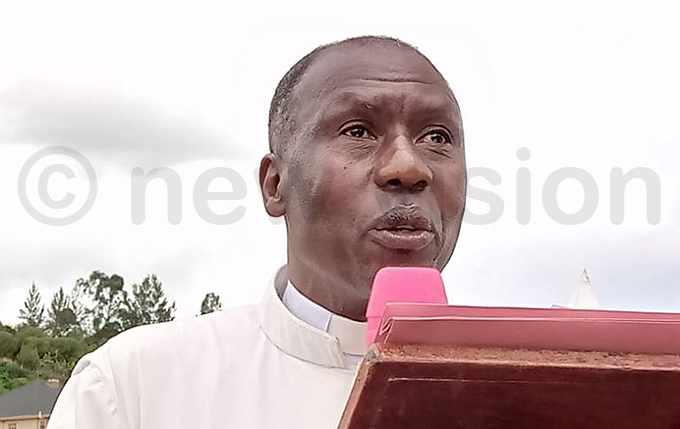 r ilverio winomugisha the abale iocese icar eneral asked hristians to always spare time to read the ible for daily inspiration hoto by ilson siimwe