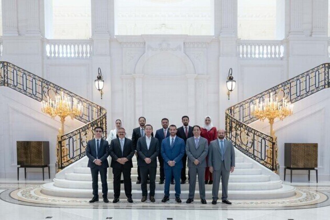 Sultan bin Ahmed visits Huawei R&D Centre, SMG in China