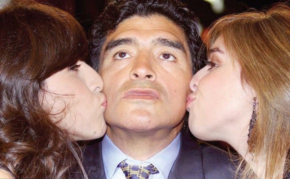 Ebijuujulu nga binywegera Maradona. Ebijuujulu nga binywegera Maradona.