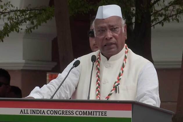 "From Red Fort, PM claims credit for everything": Mallikarjun Kharge slams BJP on 80th Independence Day