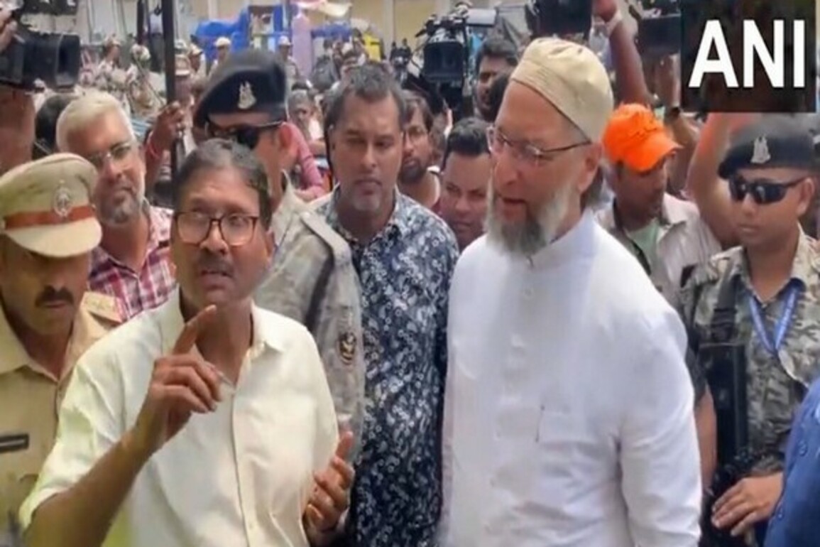 "A painful incident ...": AIMIM Chief Asaduddin Owaisi expresses grief over loss of 17 lives in Hyderabad fire